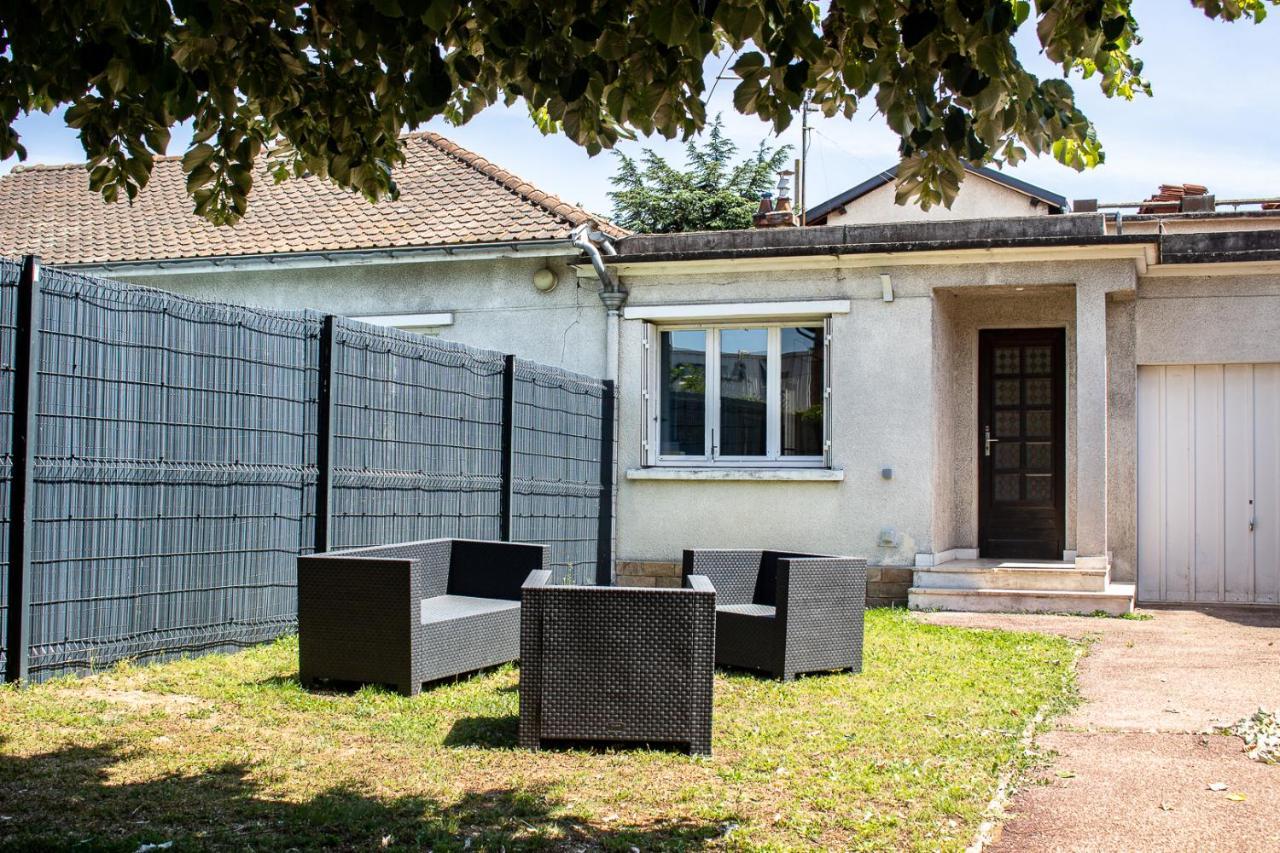 Maisonnette Avec Jardin, Parc Du Chene Apartment Bron Exterior photo